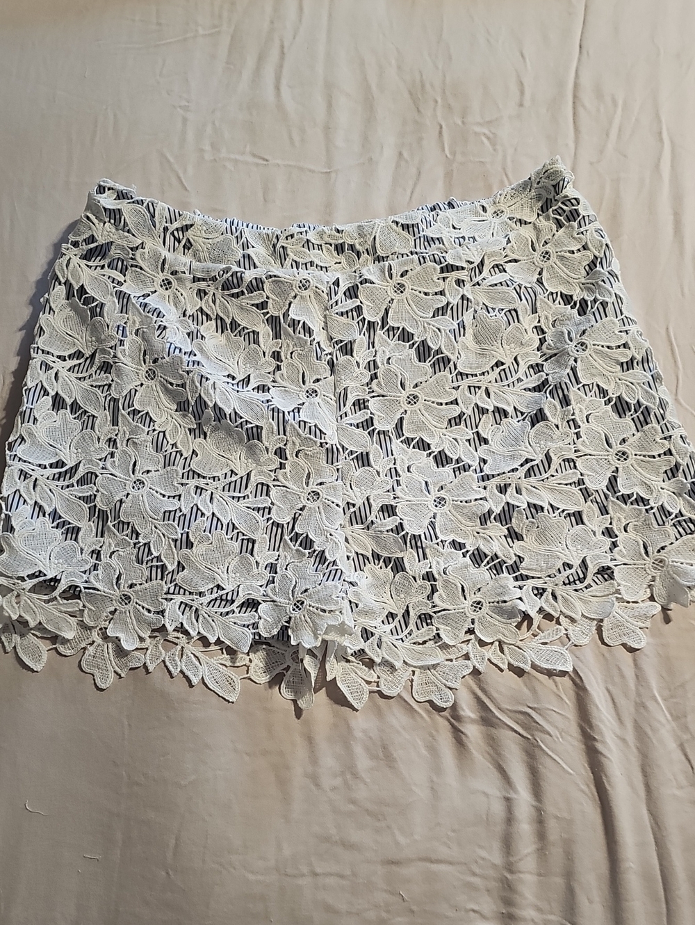 Adiva White Floral Lace Women’s Shorts